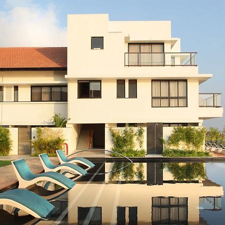 Xandari Harbour Hotel Kochi Exterior photo