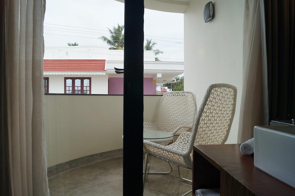 Xandari Harbour Hotel Kochi Exterior photo
