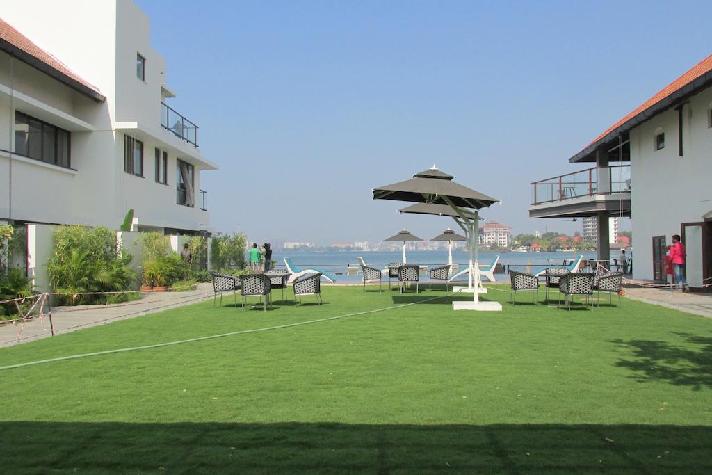 Xandari Harbour Hotel Kochi Exterior photo