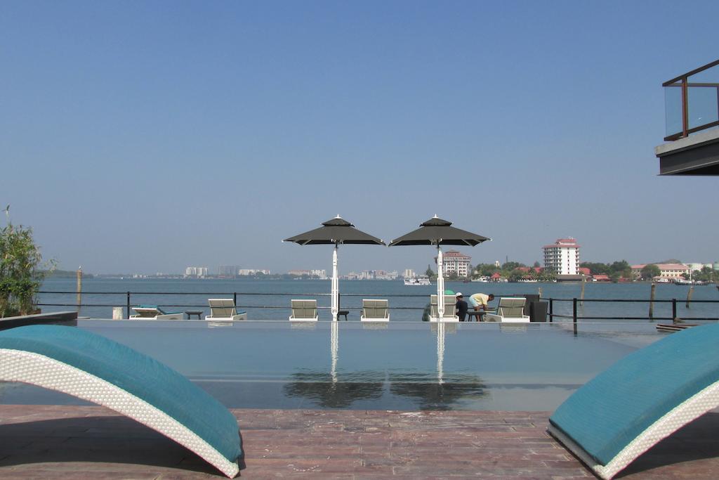 Xandari Harbour Hotel Kochi Exterior photo