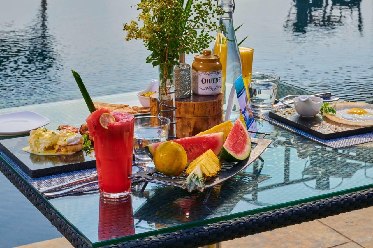 Xandari Harbour Hotel Kochi Exterior photo
